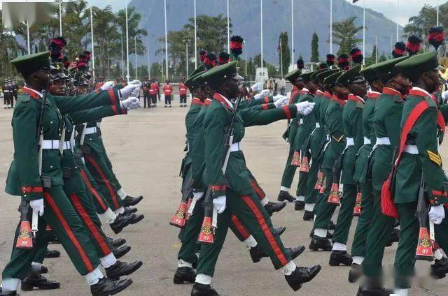 尼日利亚举行阅兵式庆祝独立60周年：beat365亚洲体育官方网站(图5)