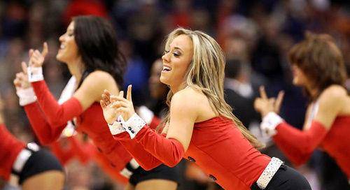 ‘beat365官网’
啦啦队是NBA球场上一道靓丽的风物 那为何克制与球员来往呢？(图7)