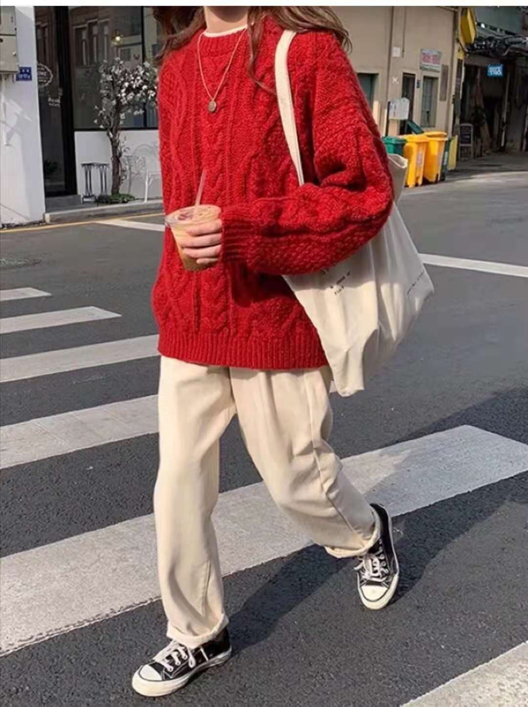 
红色毛衣搭配什么裤子和鞋子悦目：beat365亚洲体育官方网站(图9)