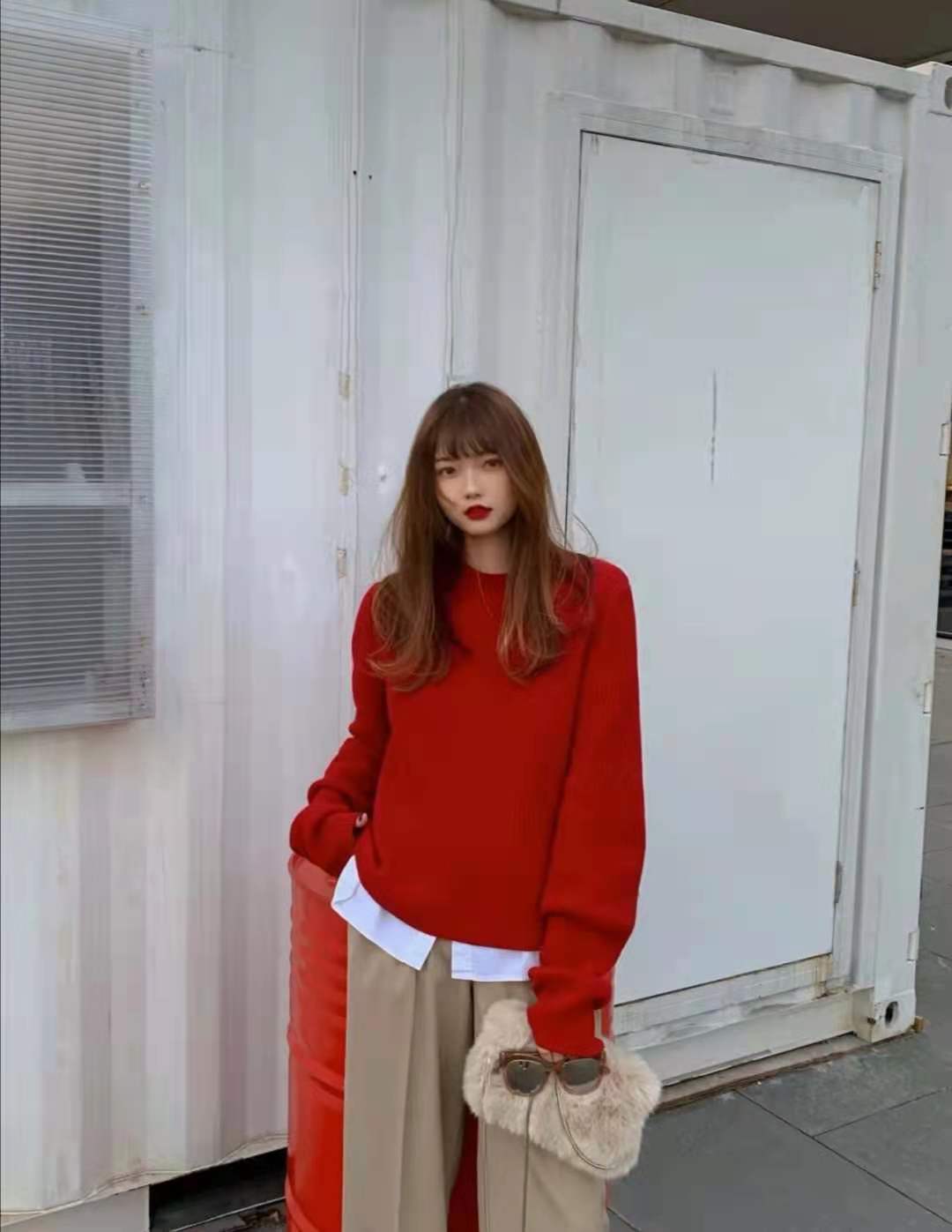 
红色毛衣搭配什么裤子和鞋子悦目：beat365亚洲体育官方网站(图10)