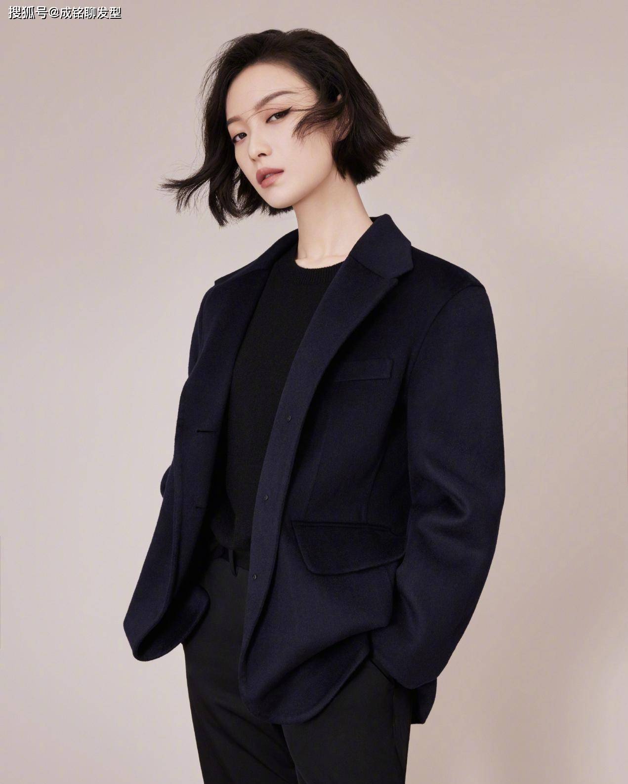 beat365亚洲体育官方网站_
发量少又细软适合什么发型？倪妮的微卷短发相识下 时尚又显高级(图5)