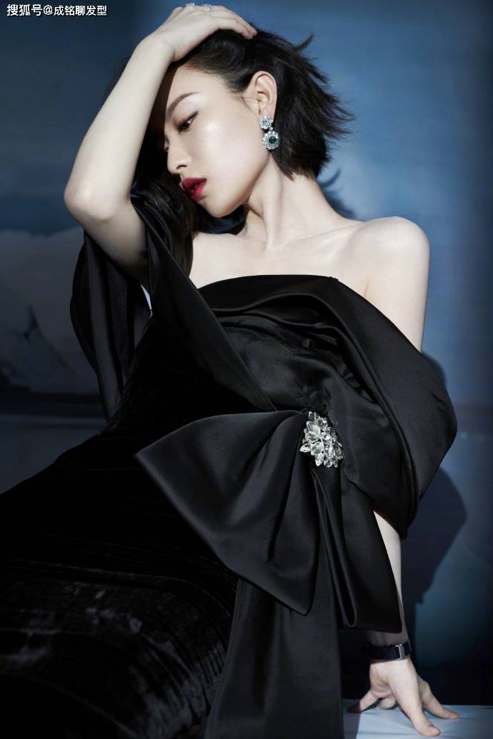 beat365亚洲体育官方网站_
发量少又细软适合什么发型？倪妮的微卷短发相识下 时尚又显高级(图8)