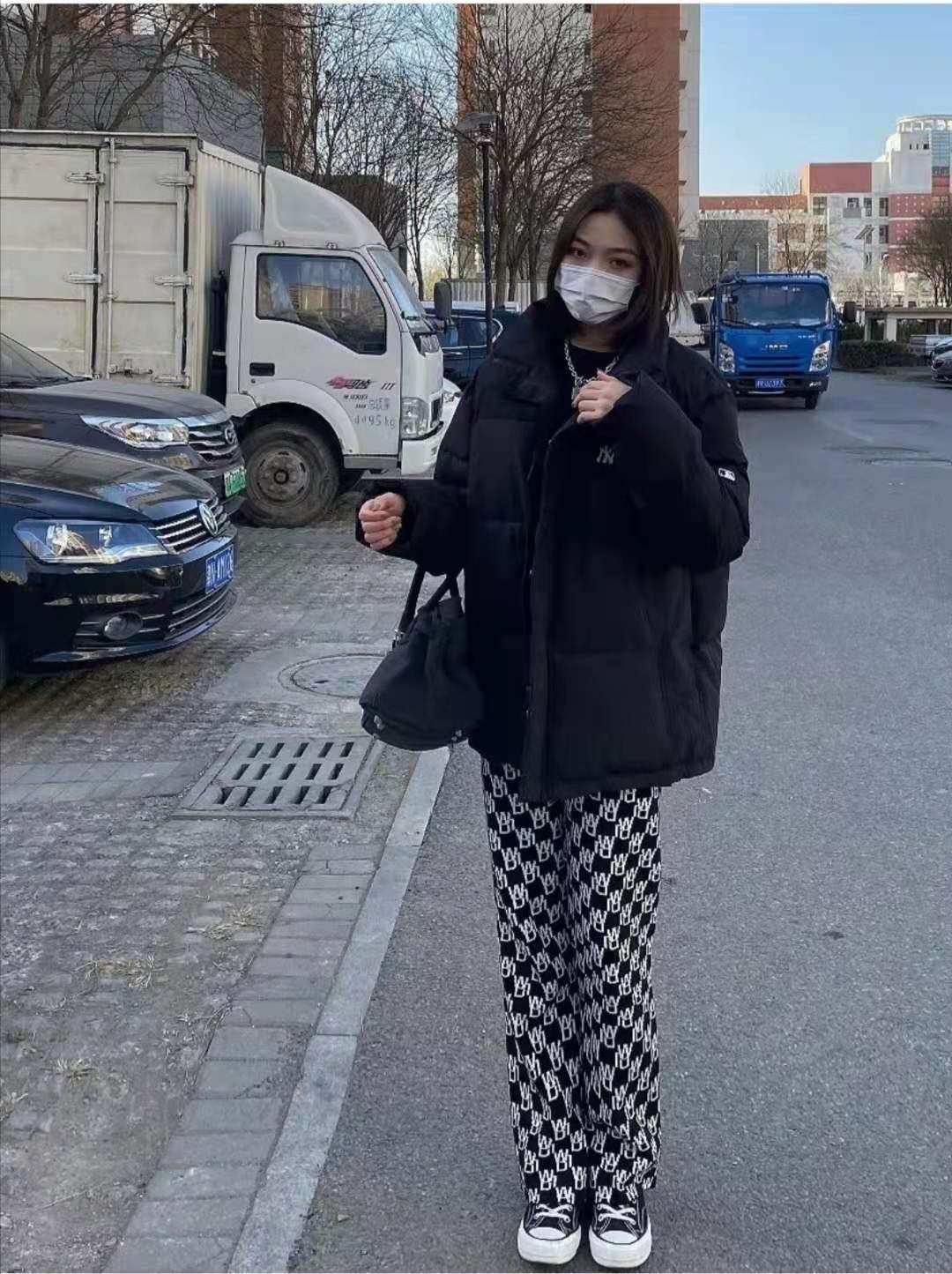 beat365亚洲体育官方网站|
短款玄色羽绒服怎么搭配裤子悦目(图4) beat365亚洲体育官方网站|
短款玄色羽绒服怎么搭配裤子悦目(图4)